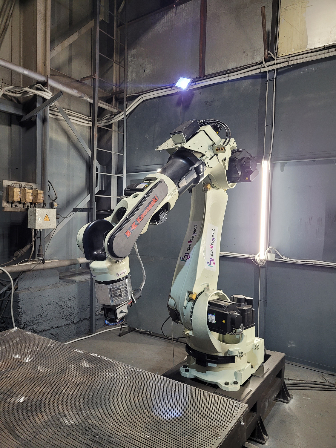 The autonomous grinding robot cell prototype launching